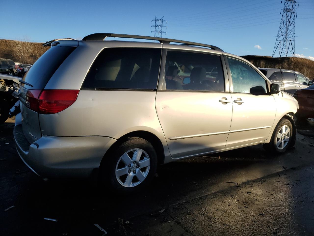2004 Toyota Sienna - Image 3