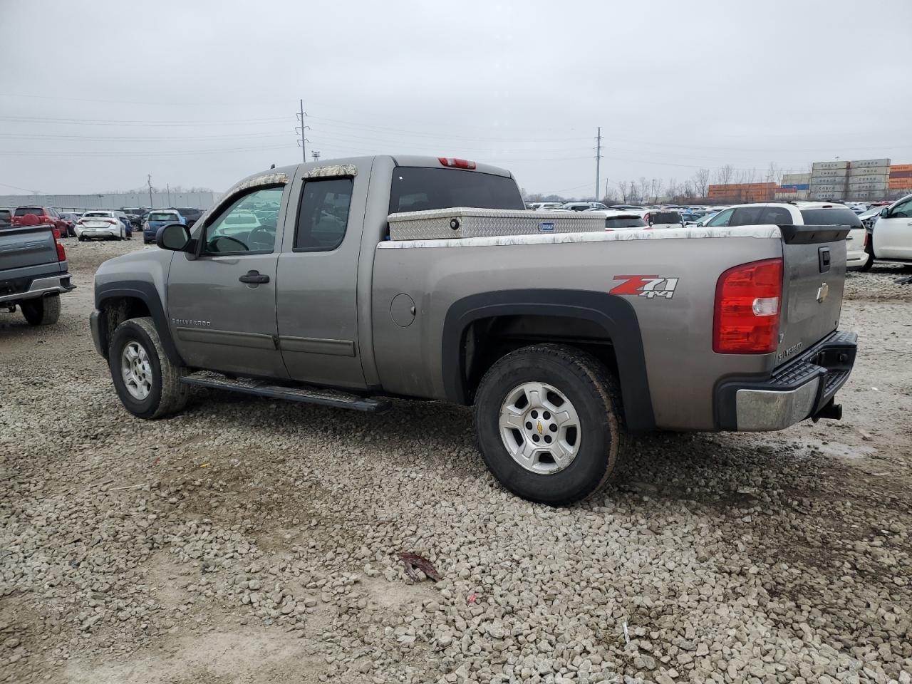 2009 Chevrolet Silverado - Image 2