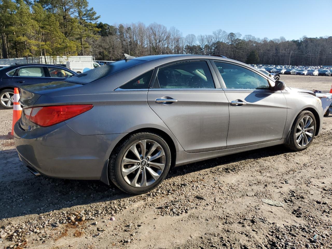 2011 Hyundai Sonata - Image 3