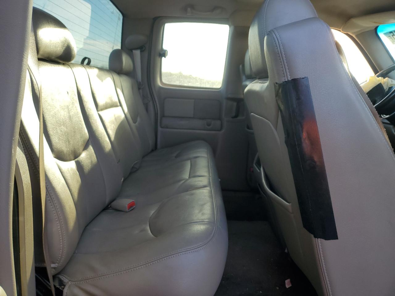2003 Chevrolet Silverado - Image 11
