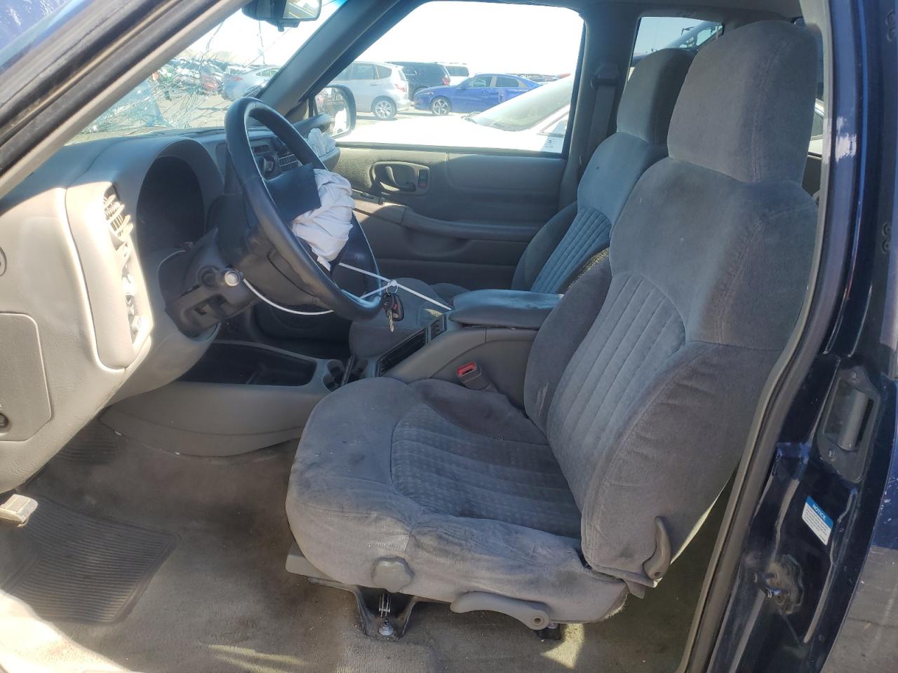 2000 Chevrolet S-10 Pickup - Image 7