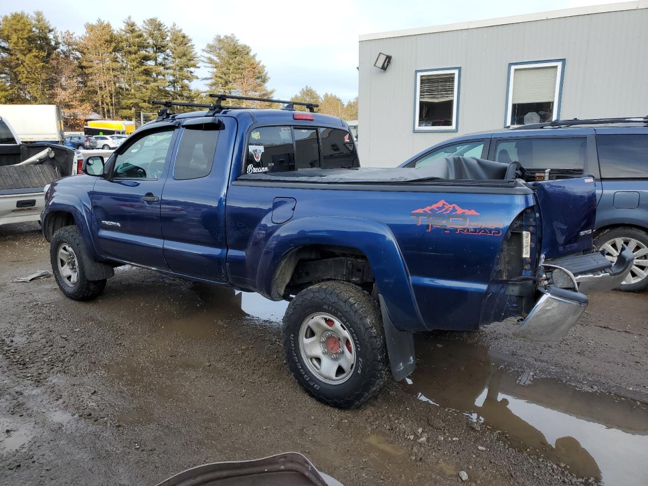 2015 Toyota Tacoma - Image 2