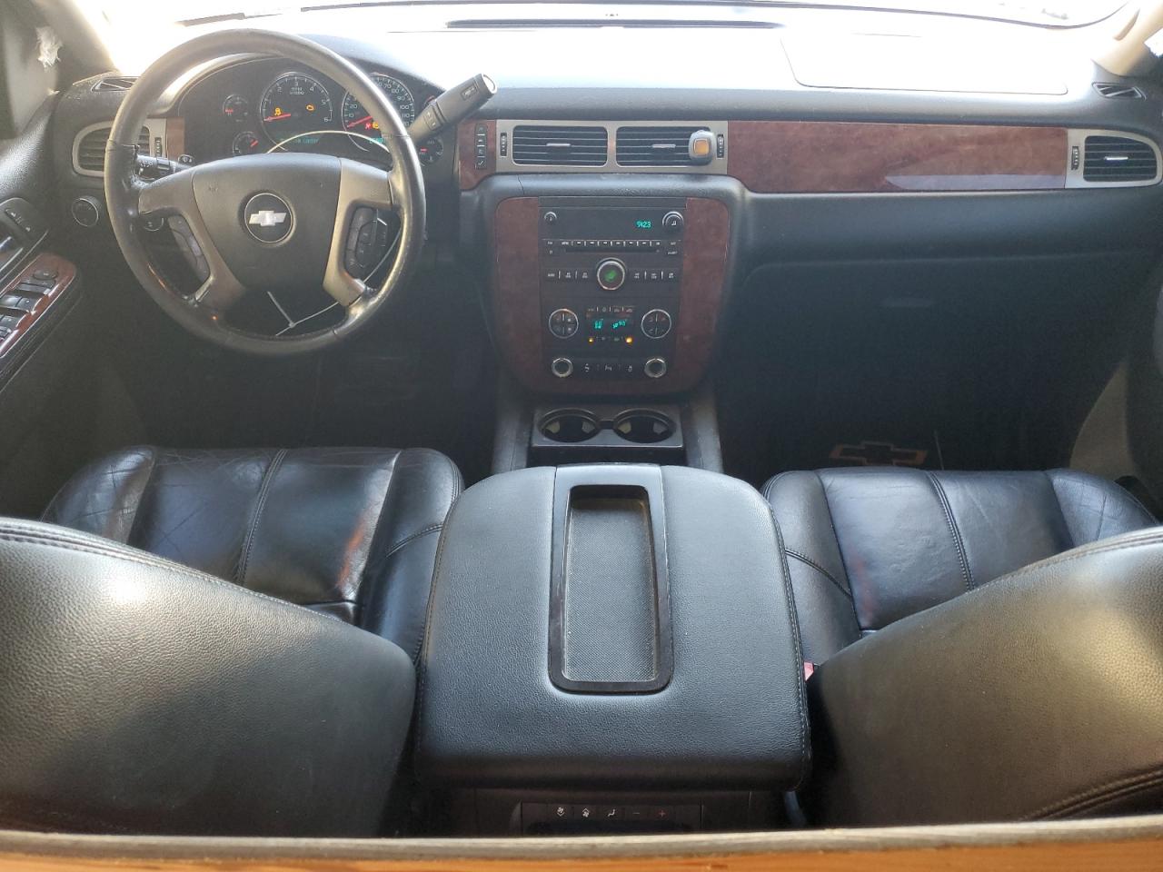 2013 Chevrolet Suburban - Image 8