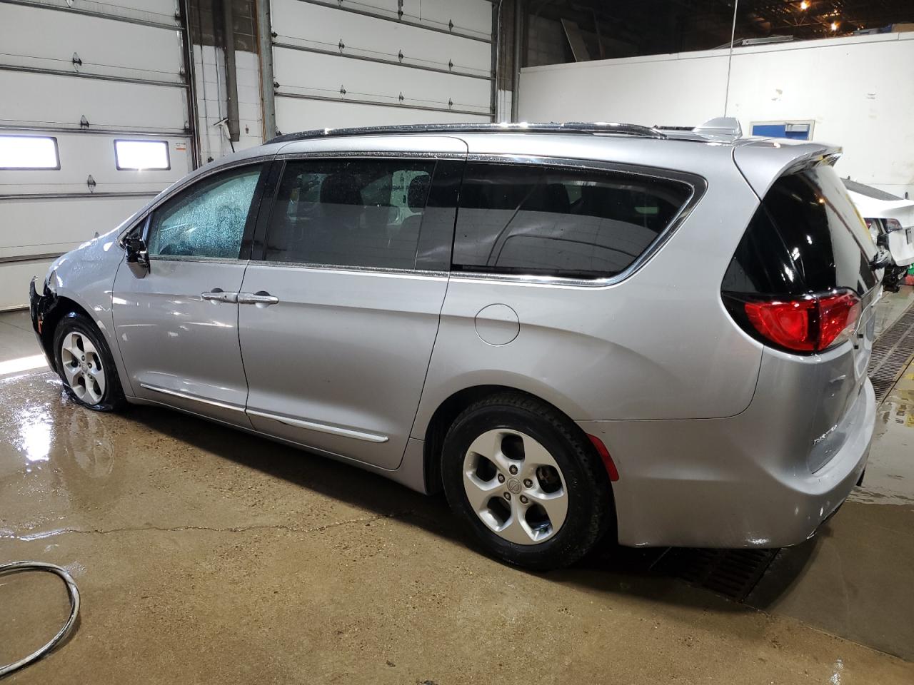 2017 Chrysler Pacifica - Image 2