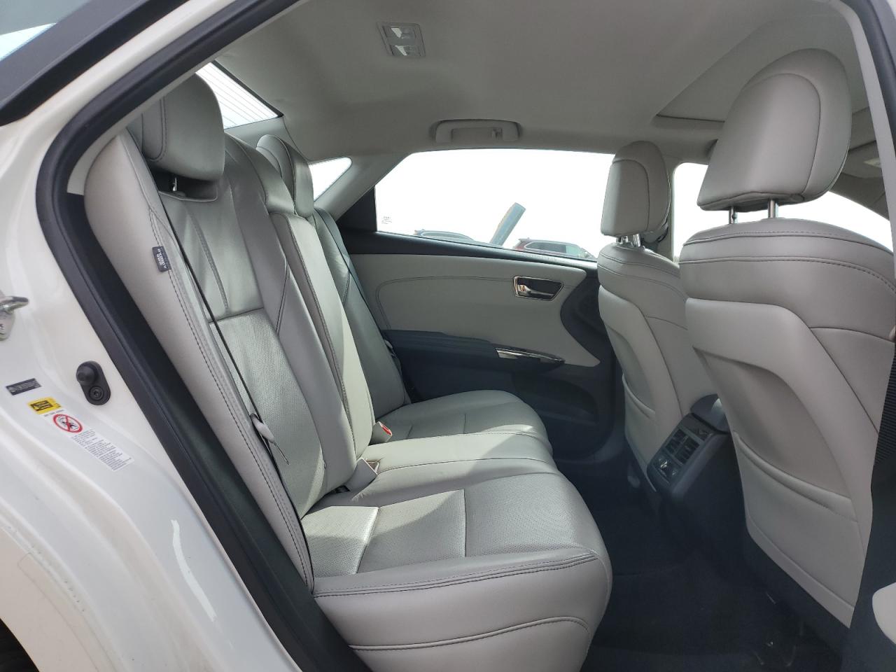 2013 Toyota Avalon - Image 10