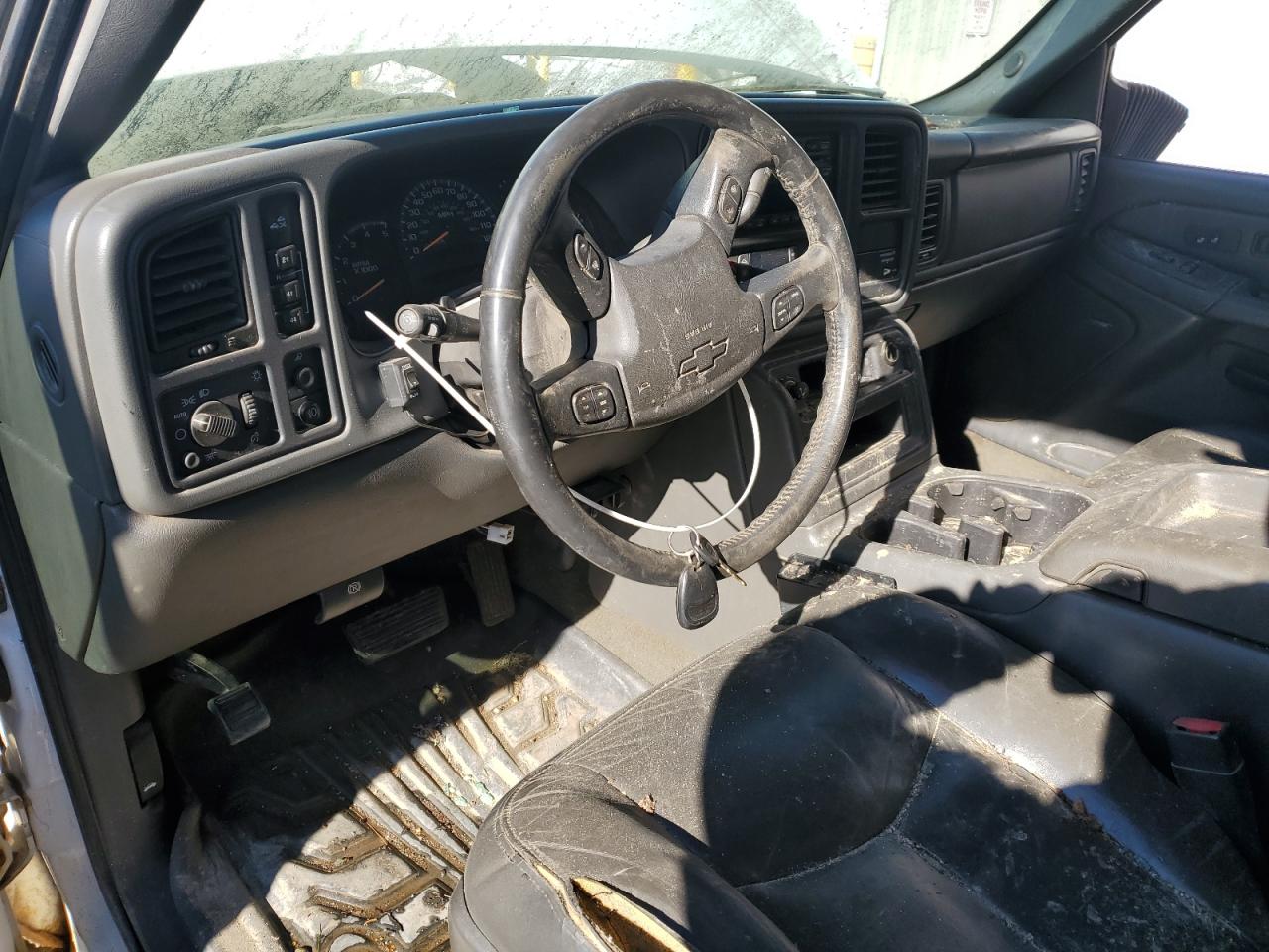 2004 Chevrolet Silverado - Image 8