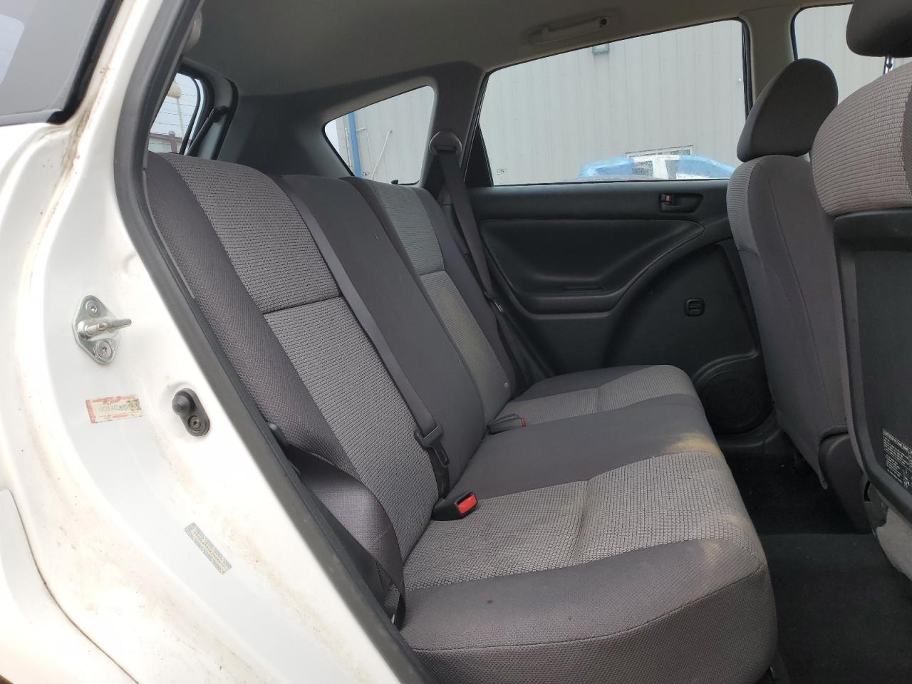2006 Pontiac Vibe - Image 10