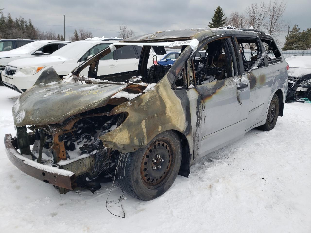 Bowmanville, ON에서 판매 중인 2011 Toyota Sienna - Burn