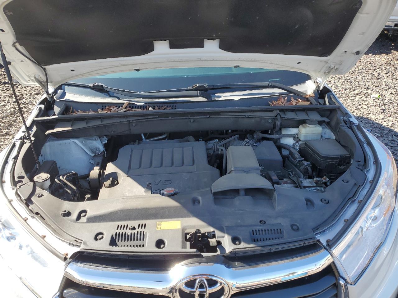 2015 Toyota Highlander - Image 12