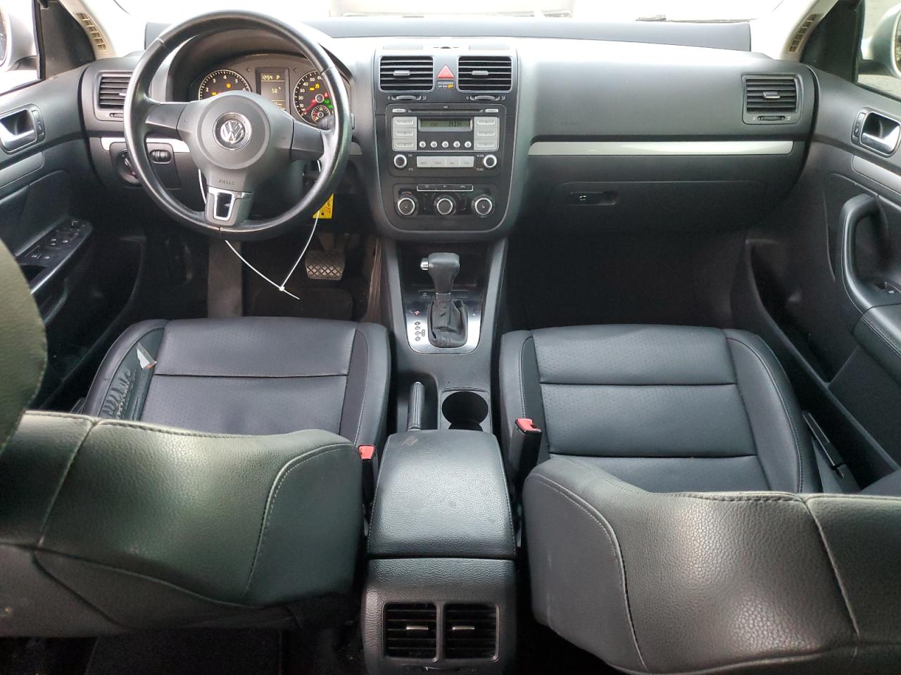 2010 Volkswagen Jetta - Image 8