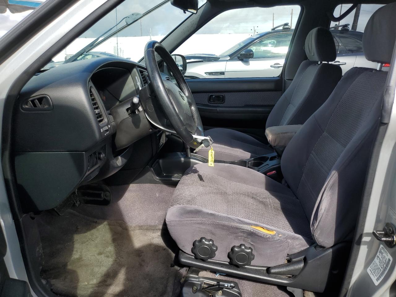 2002 Nissan Pathfinder - Image 7