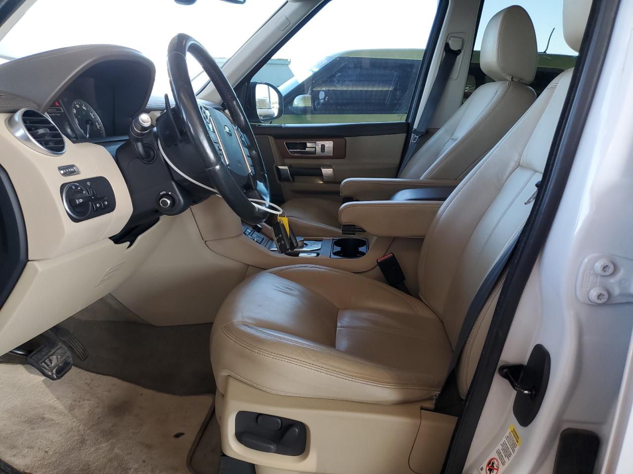 2016 Land Rover LR4 - Image 7
