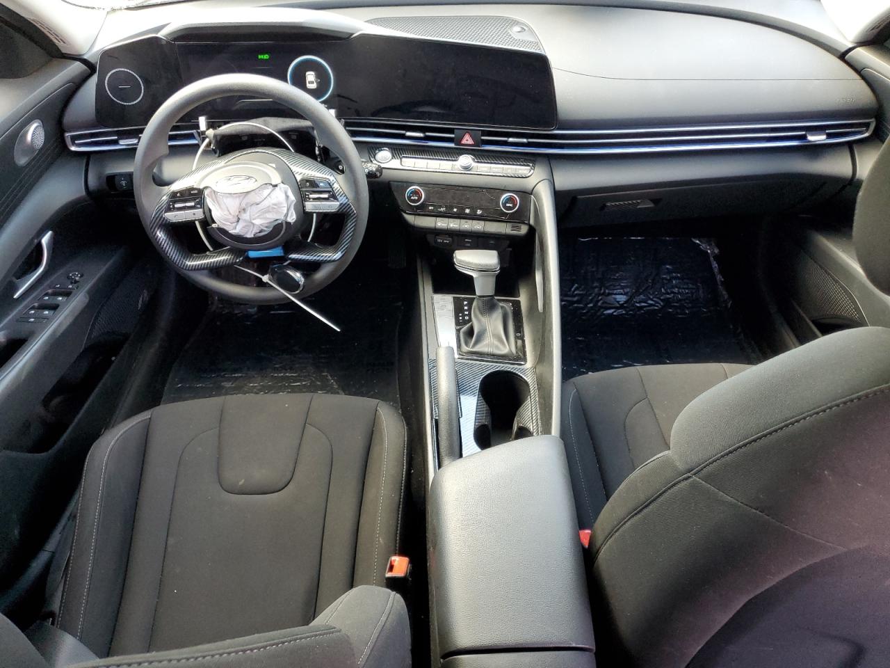 2024 Hyundai Elantra - Image 8