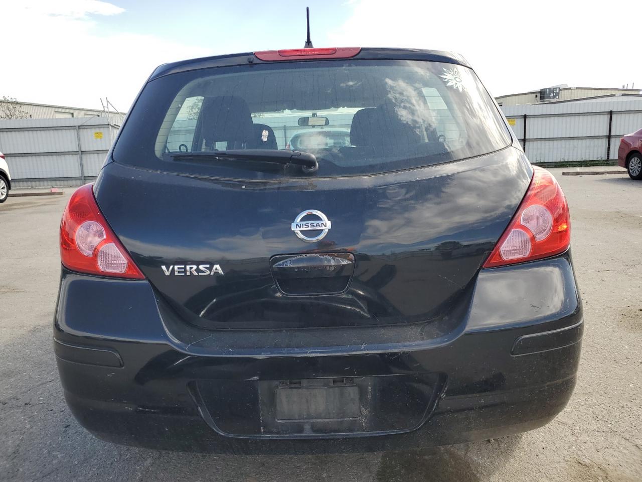 2011 Nissan Versa - Image 6