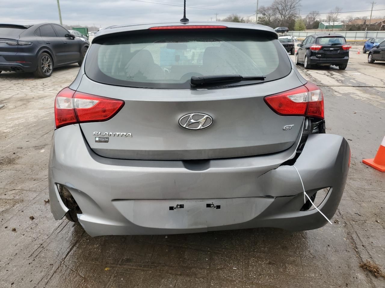 2017 Hyundai Elantra - Image 6