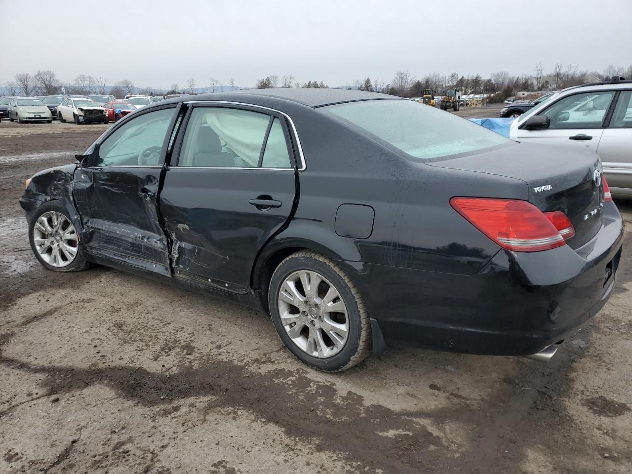 2008 Toyota Avalon - Image 2