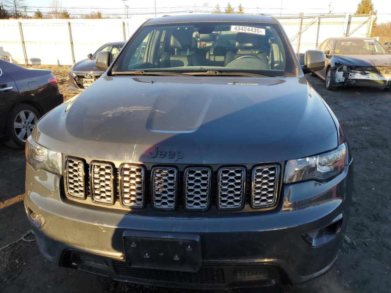 2018 Jeep Grand Cherokee - Image 5