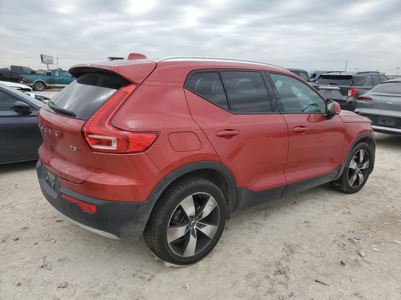 2019 Volvo XC40 - Image 3