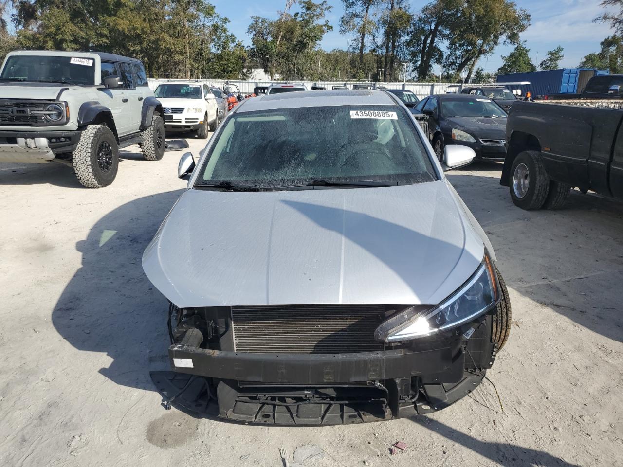 2019 Hyundai Elantra - Image 5