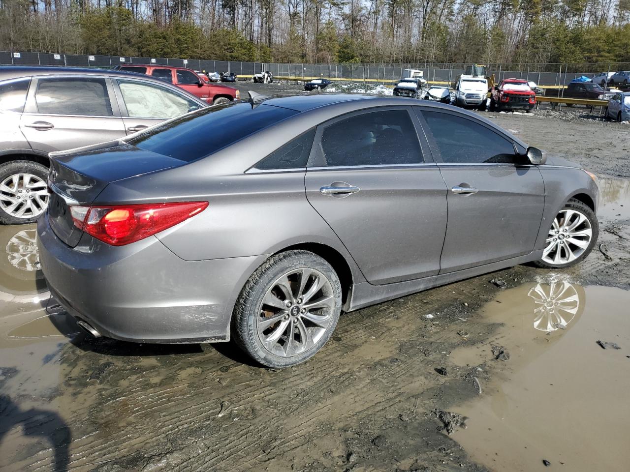 2011 Hyundai Sonata - Image 3