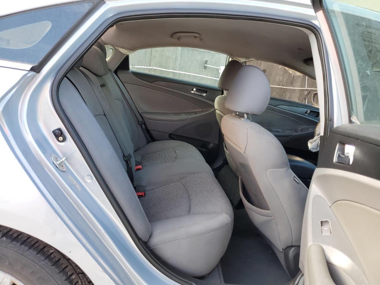 2011 Hyundai Sonata - Image 10