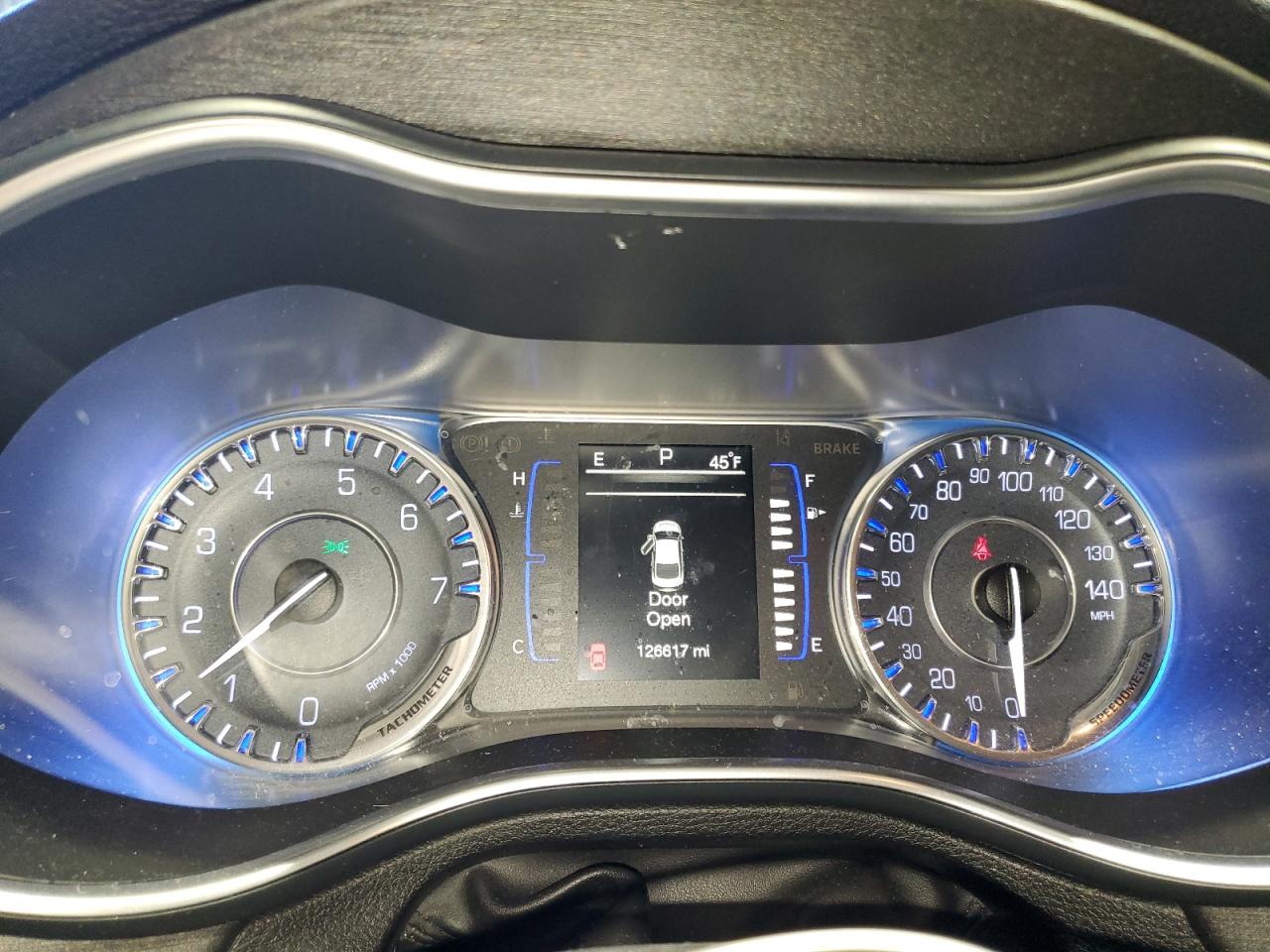 2016 Chrysler 200 - Image 9