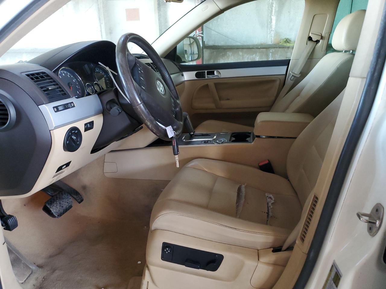 2008 Volkswagen Touareg - Image 7
