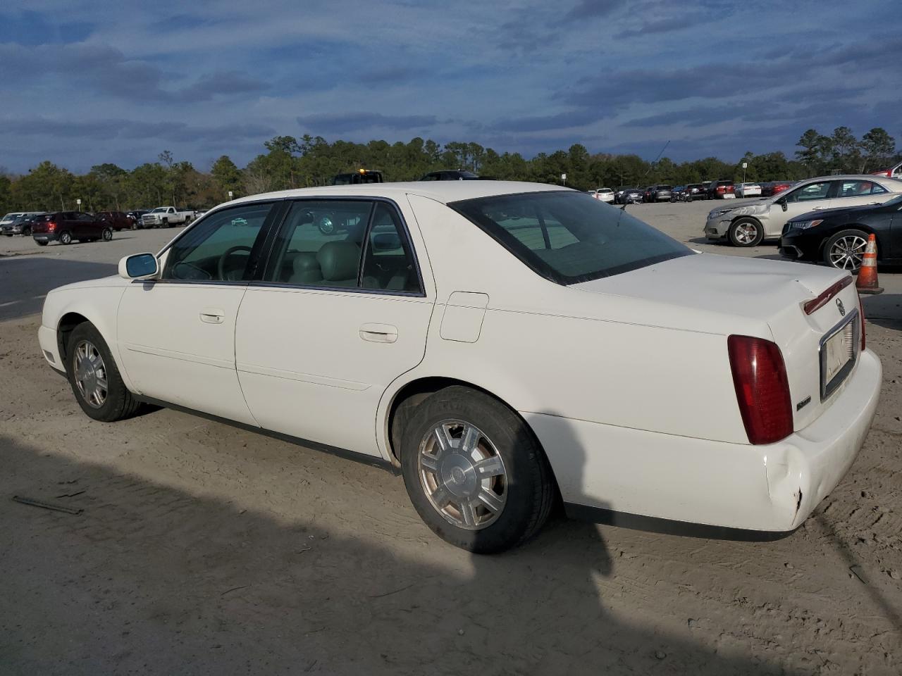 2004 Cadillac De Ville - Image 2