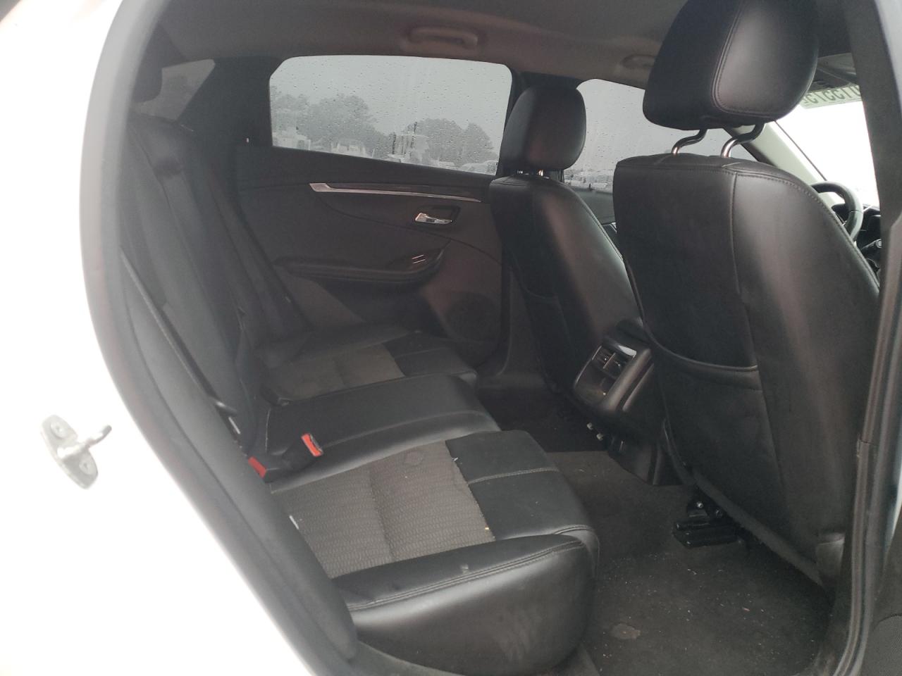 2015 Chevrolet Impala - Image 11