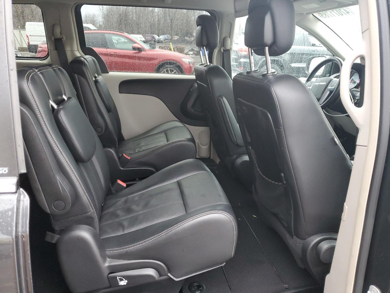 2012 Chrysler Town & Country - Image 11