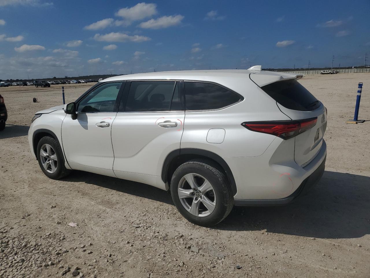 2020 Toyota Highlander - Image 2