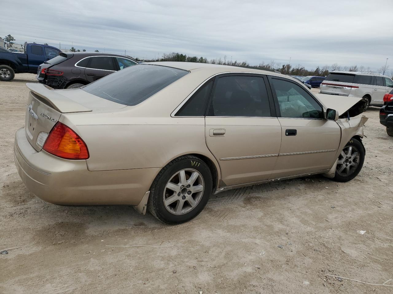 2002 Toyota Avalon - Image 3
