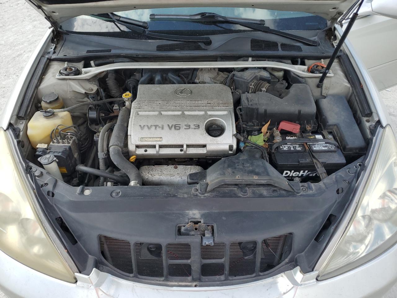 2004 Lexus ES - Image 13
