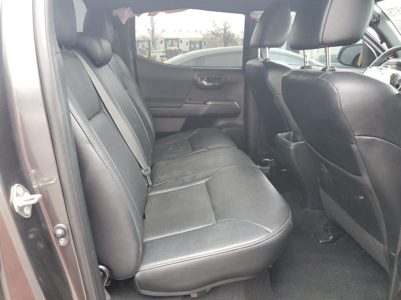 2019 Toyota Tacoma - Image 10