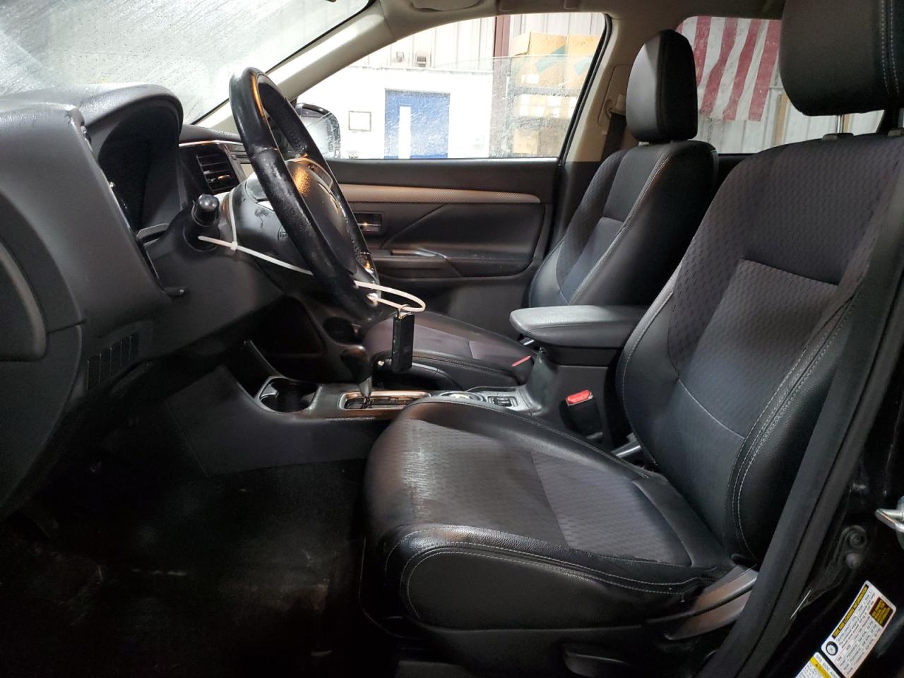 2015 Mitsubishi Outlander - Image 7