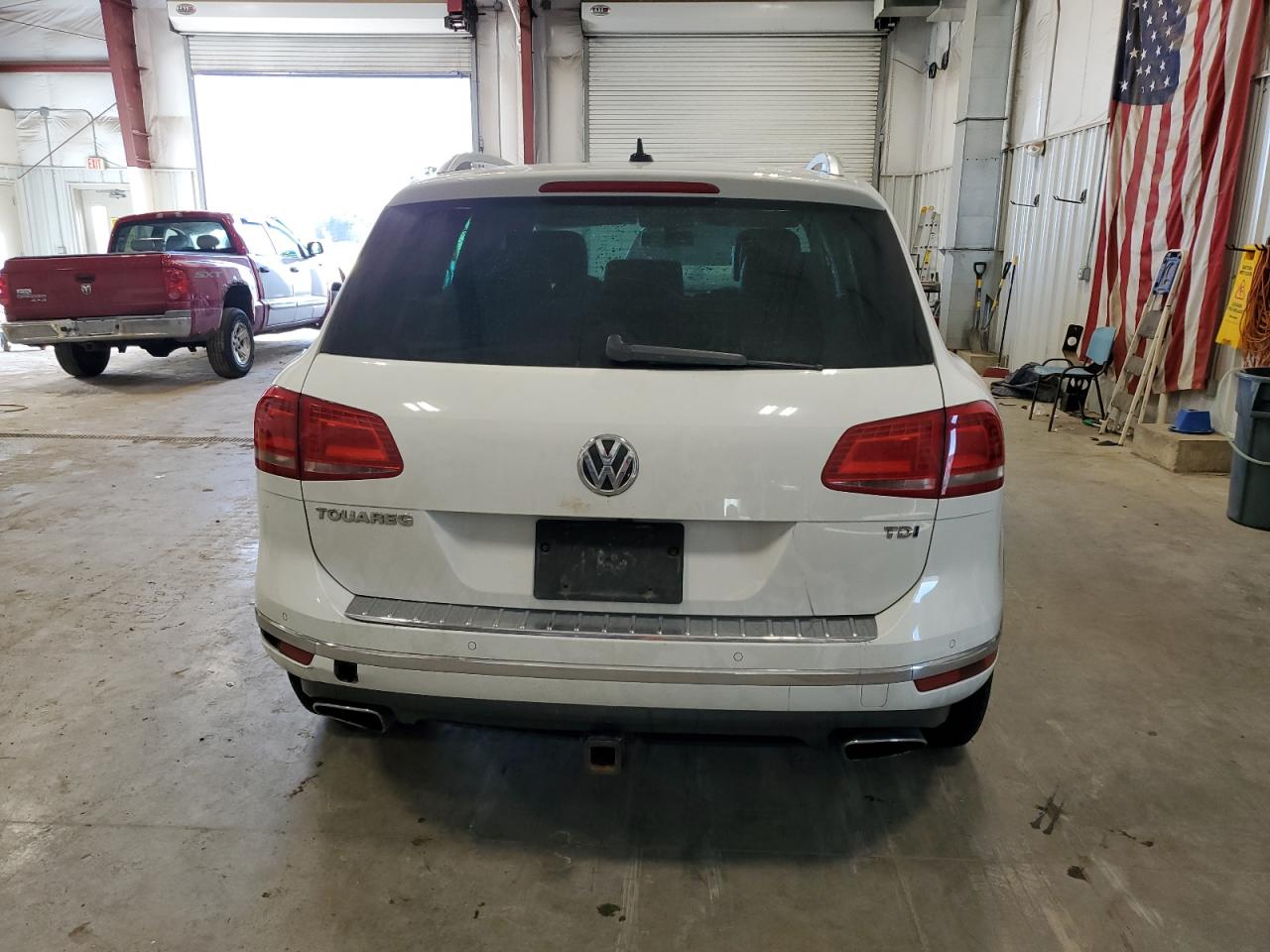 2015 Volkswagen Touareg - Image 6
