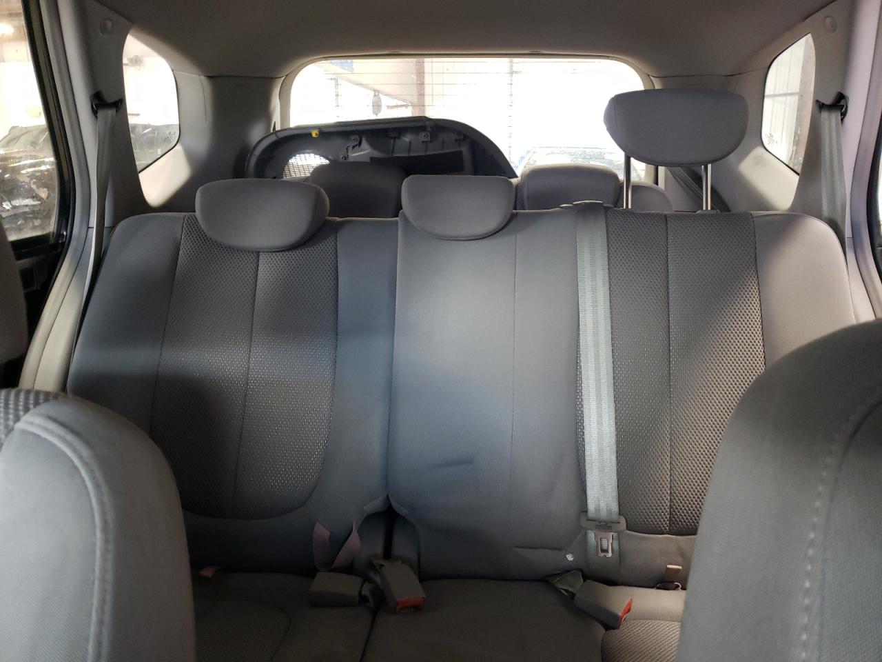 2007 Kia Rondo - Image 10