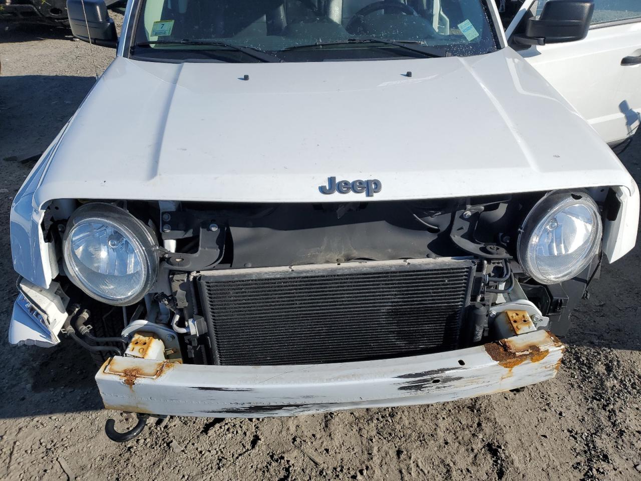 2016 Jeep Liberty (Patriot) - Image 12