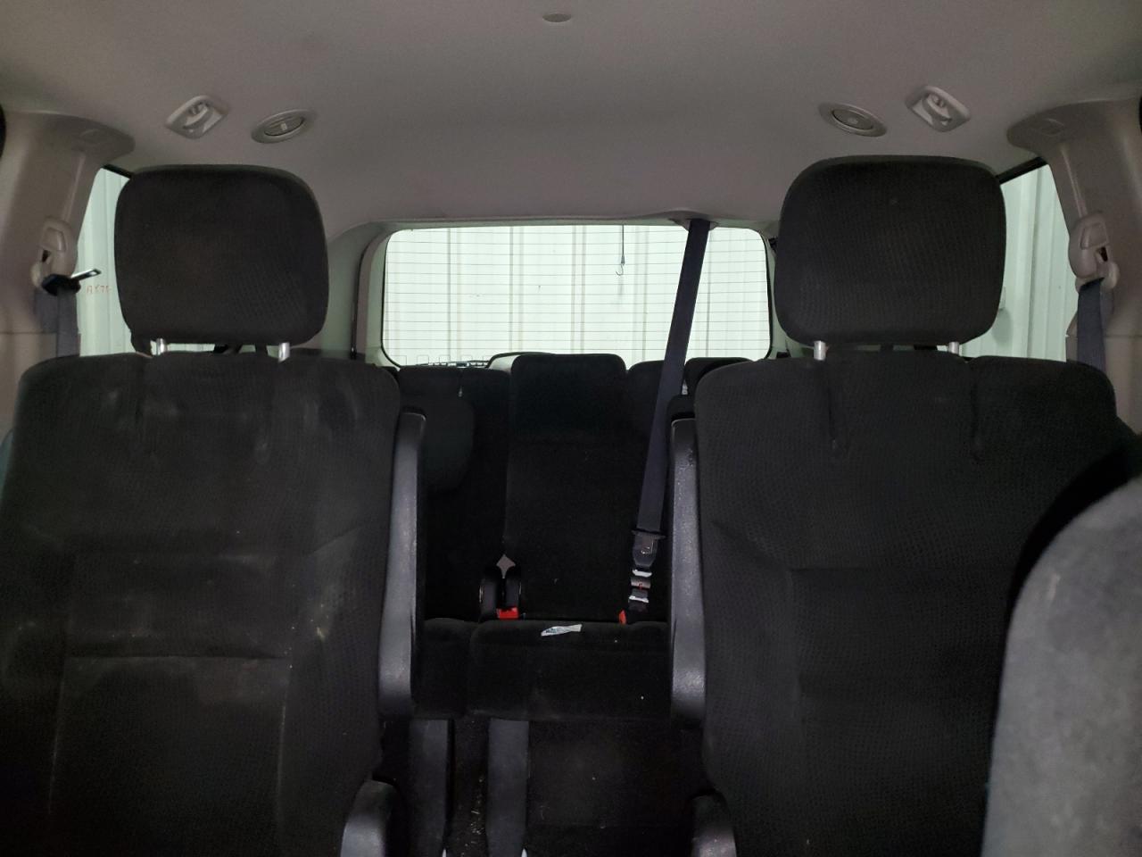 2016 Dodge Caravan - Image 10