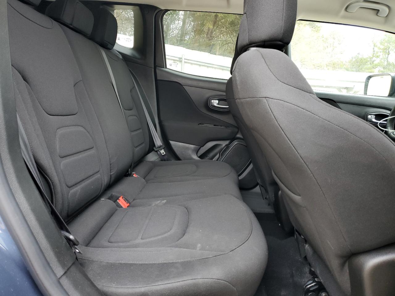 2021 Jeep Renegade - Image 11