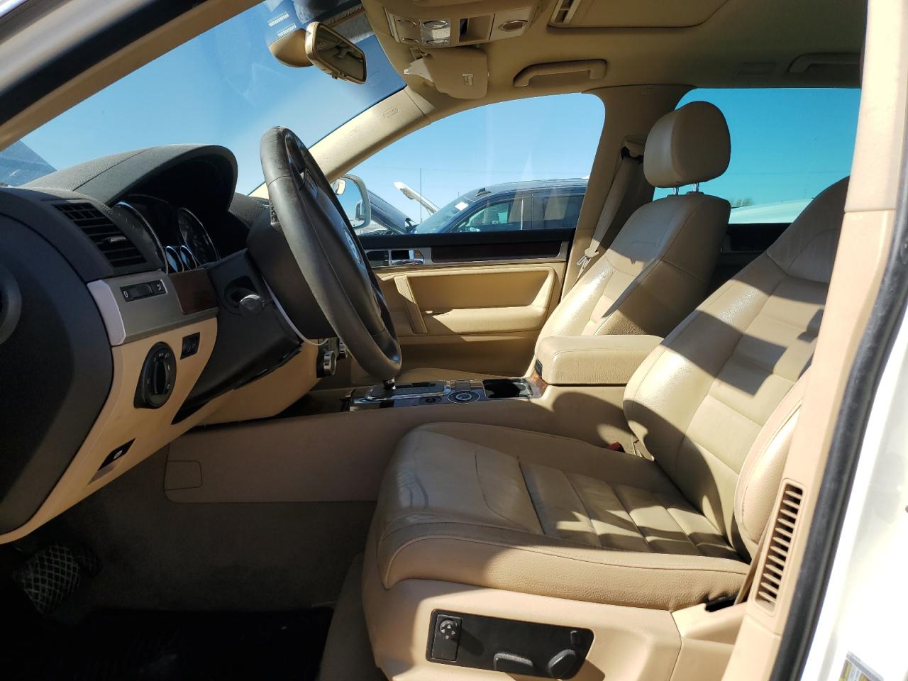 2008 Volkswagen Touareg - Image 7