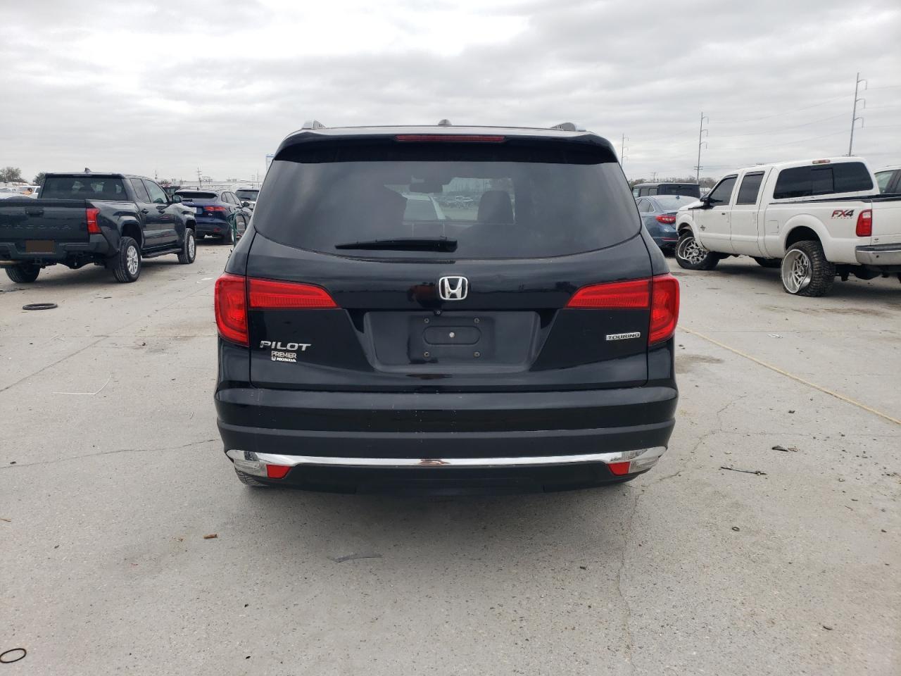 2018 Honda Pilot - Image 6