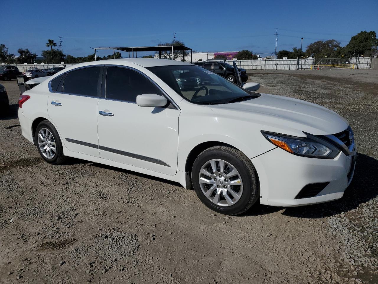 2016 Nissan Altima - Image 4