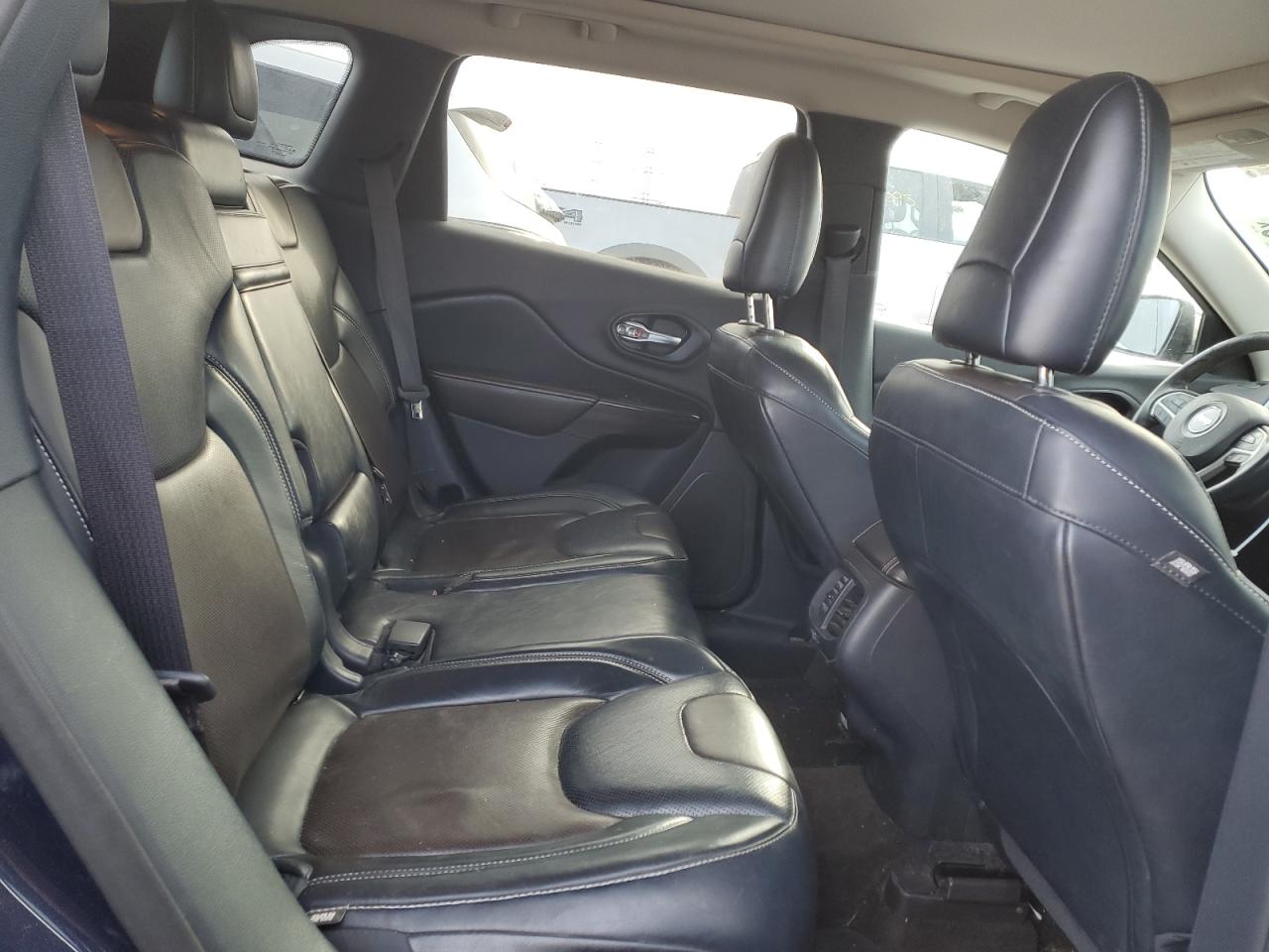 2014 Jeep Grand Cherokee - Image 10