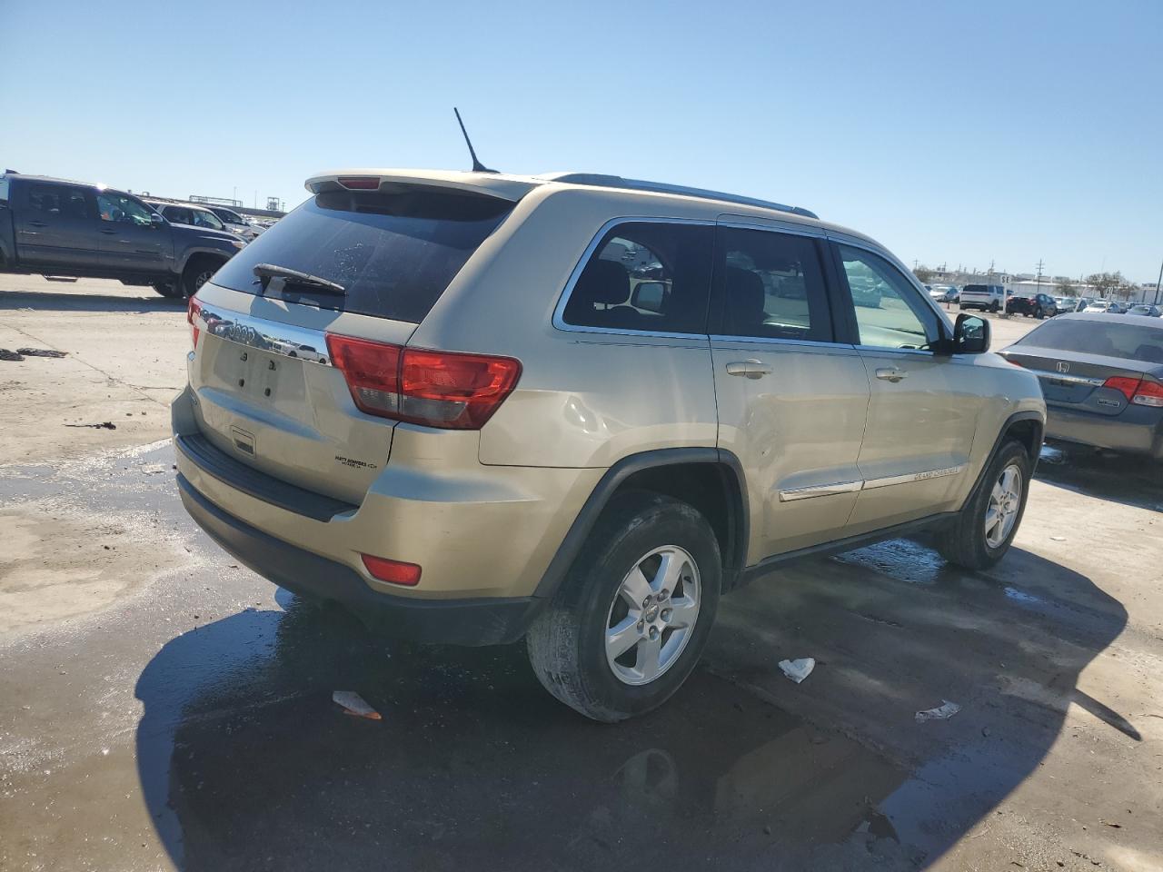 2011 Jeep Grand Cherokee - Image 3