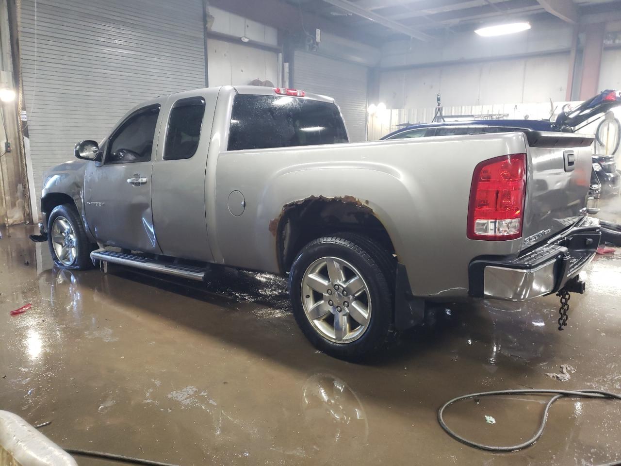 2013 GMC Sierra - Image 2