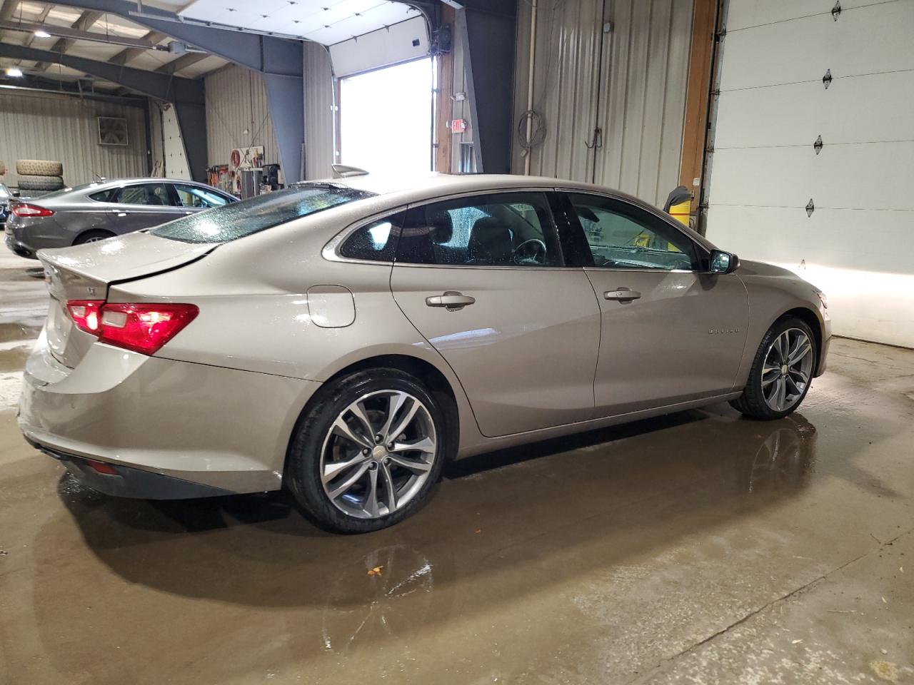 2023 Chevrolet Malibu - Image 3