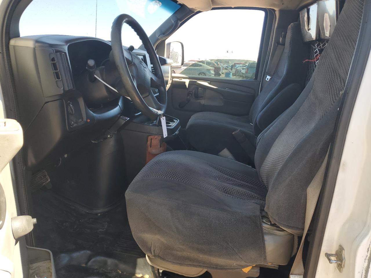 2005 Chevrolet Express - Image 7