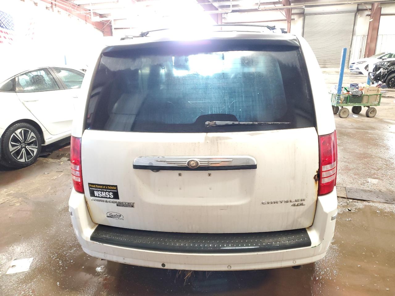 2010 Chrysler Town & Country - Image 6