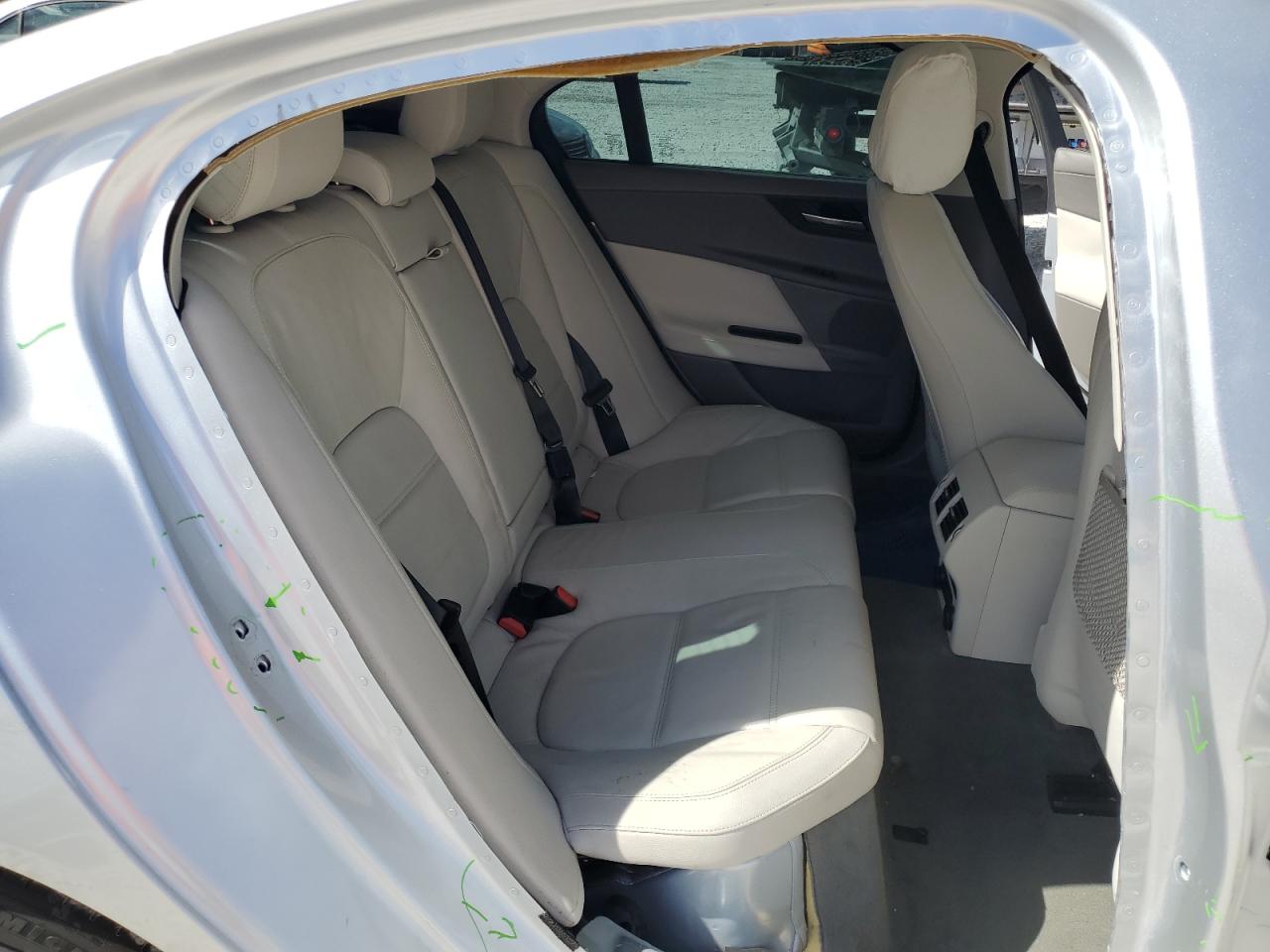 2018 Jaguar XE - Image 10